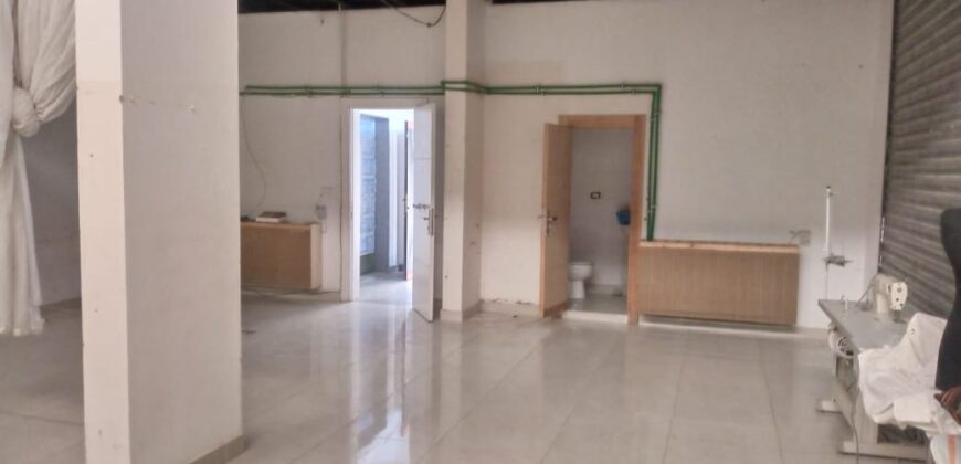 Madinat el sinayia building shop and offices for rent with 930 sqm land #557