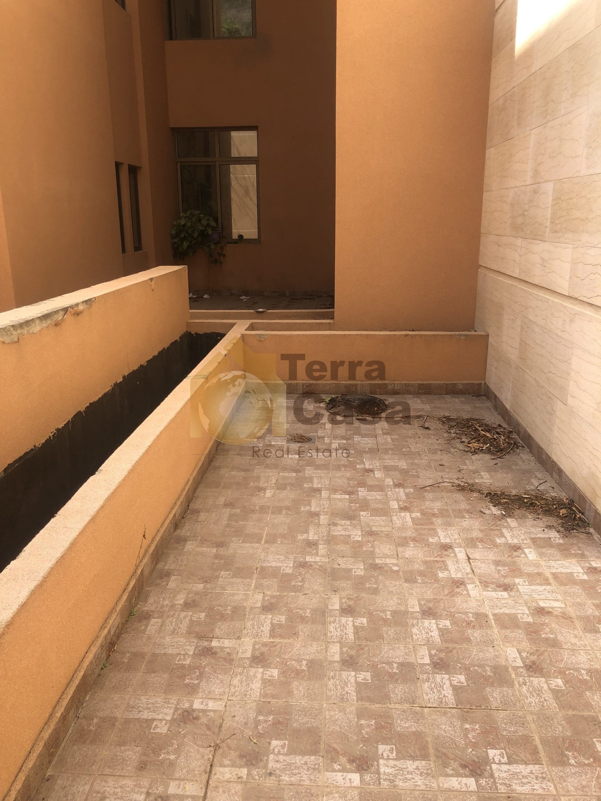 Brand new apartment in Boutchay with 71 sqn terrace. Ref#4042