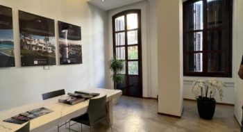 luxurious office in downtown prime location for rent