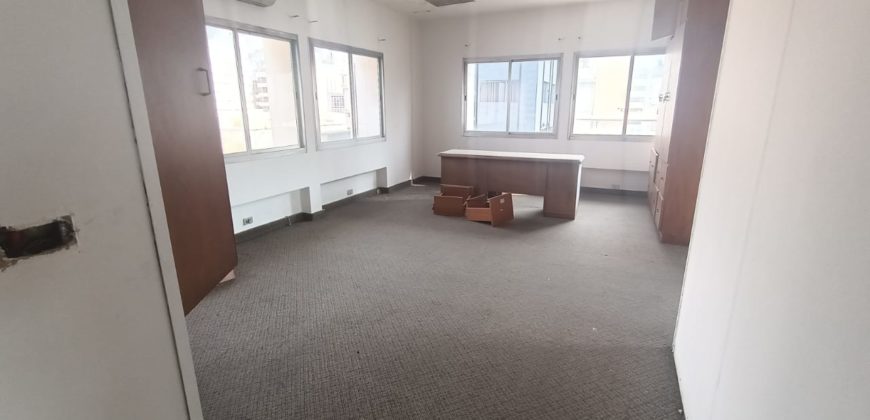 fully equipped office for rent in jounieh prime location Ref#4964