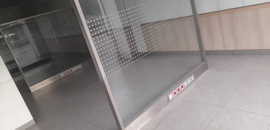 zahle showroom with an apartment for rent prime commercial area Ref#5840