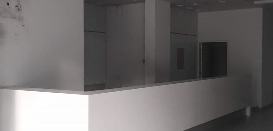 zahle showroom with an apartment for rent prime commercial area Ref#5840