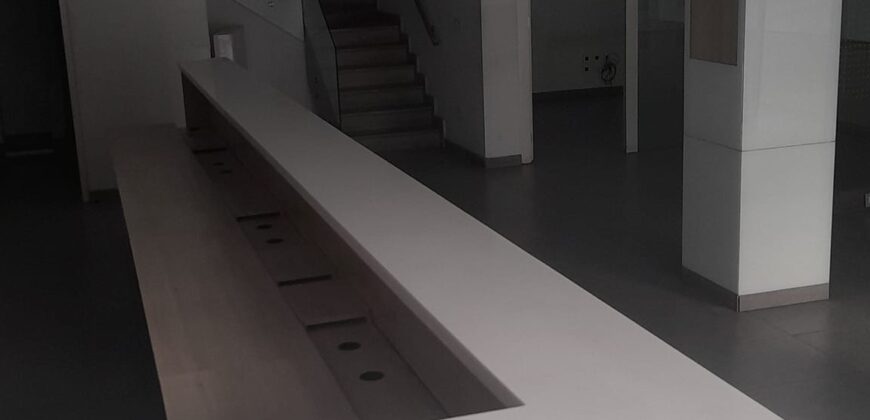 zahle showroom with an apartment for rent prime commercial area Ref#5840