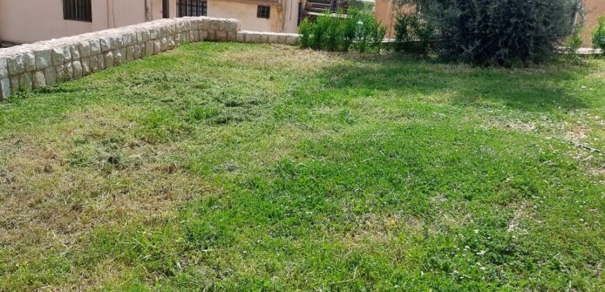 haoush el omara land 622m with a building 300m and garden Rf#6174