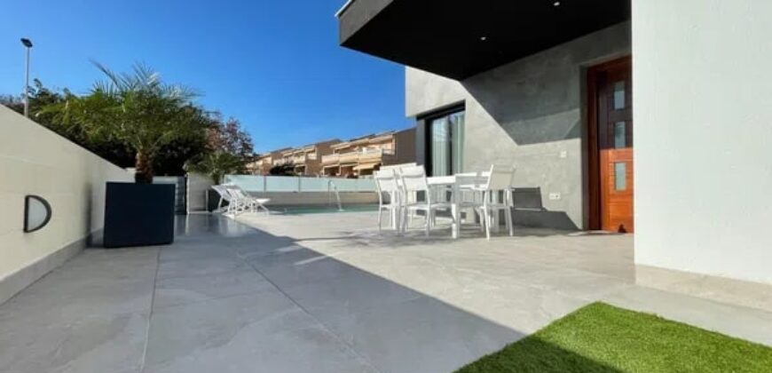 Spain Alicante villa with private pool in Torrevieja RML-01553