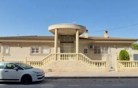 Spain Alicante detached house or villa in the heart of Redovan RML-02086