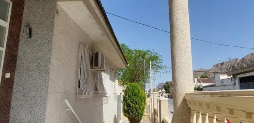 Spain Alicante detached house or villa in the heart of Redovan RML-02086