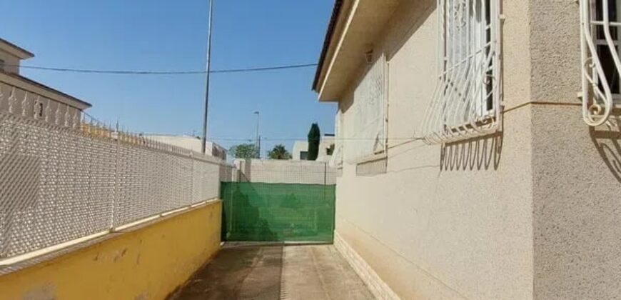 Spain Alicante detached house or villa in the heart of Redovan RML-02086