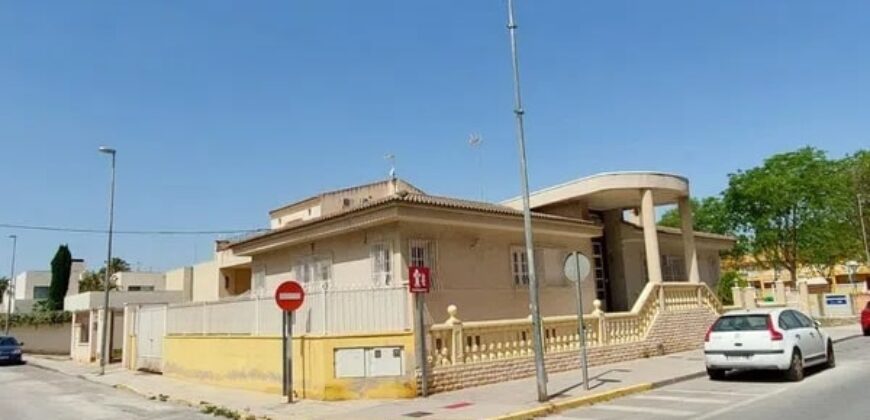 Spain Alicante detached house or villa in the heart of Redovan RML-02086