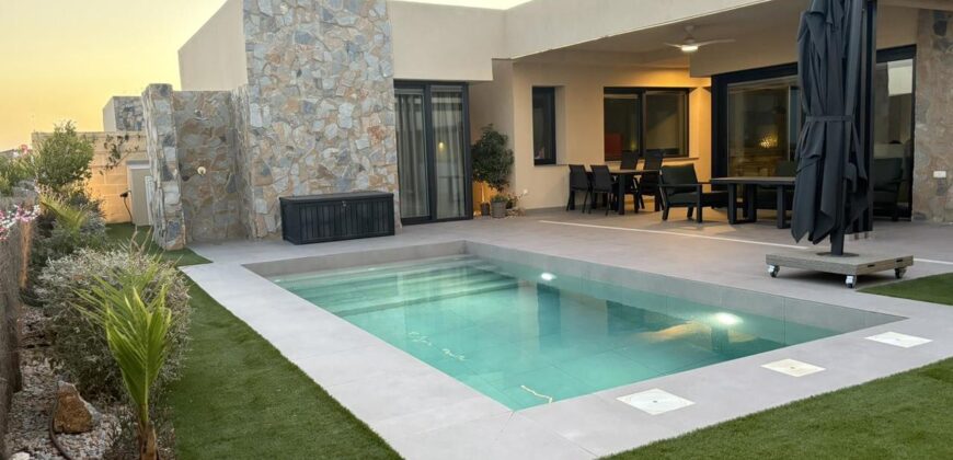 Spain Get your residency! fully furnished villa with pool & garden SVM744411