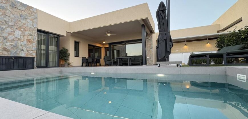Spain Get your residency! fully furnished villa with pool & garden SVM744411