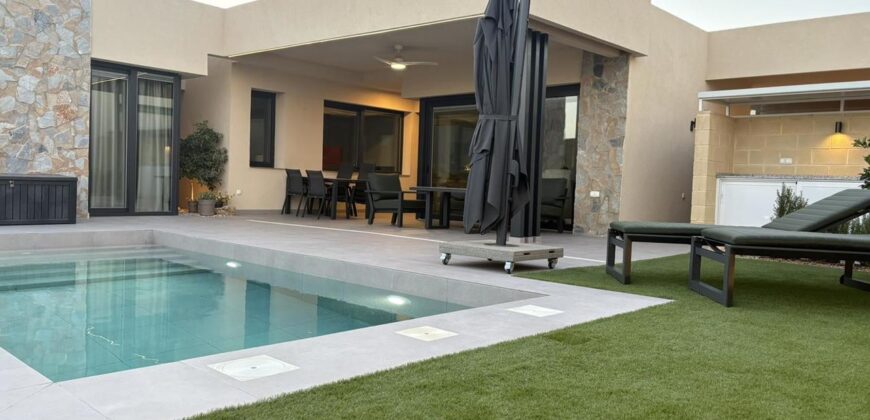 Spain Get your residency! fully furnished villa with pool & garden SVM744411