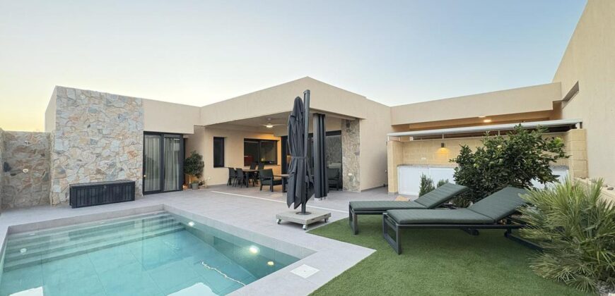 Spain Get your residency! fully furnished villa with pool & garden SVM744411