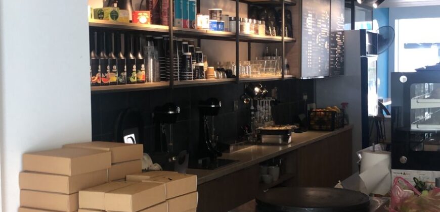 Cyprus Larnaca Center fully equipped coffee shop for rent 0073