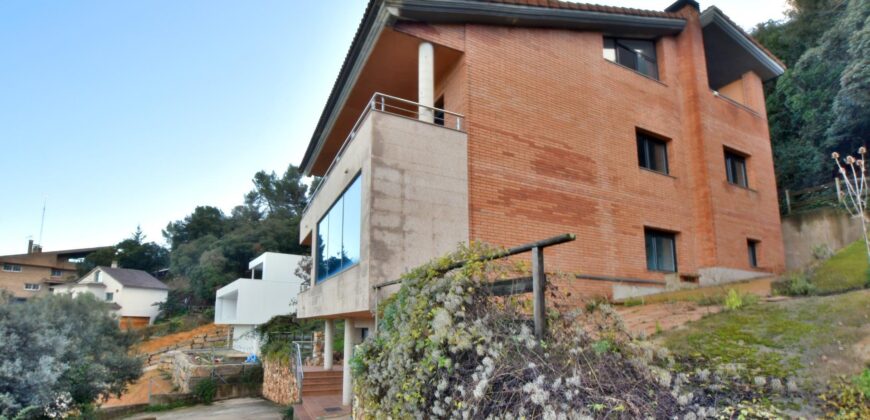 Spain four-storey home on a generous plot, prime location PR-00203