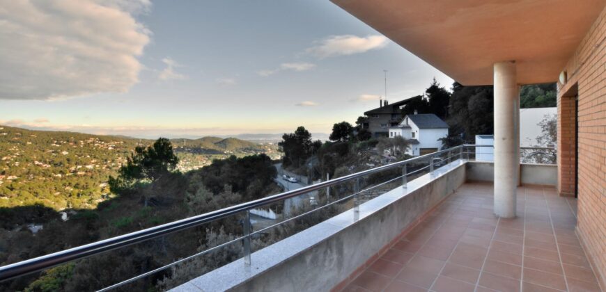 Spain four-storey home on a generous plot, prime location PR-00203