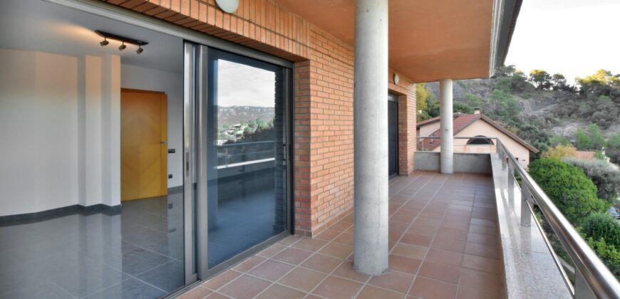 Spain four-storey home on a generous plot, prime location PR-00203