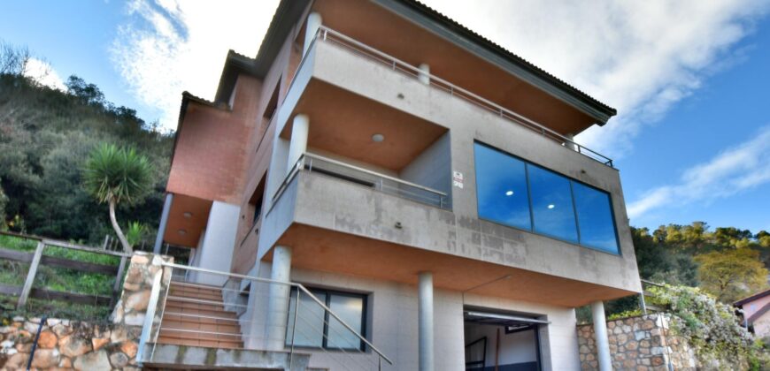 Spain four-storey home on a generous plot, prime location PR-00203