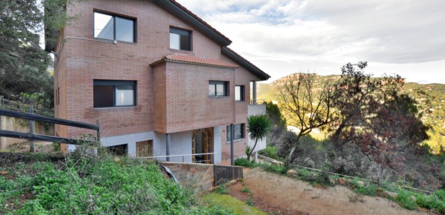 Spain four-storey home on a generous plot, prime location PR-00203