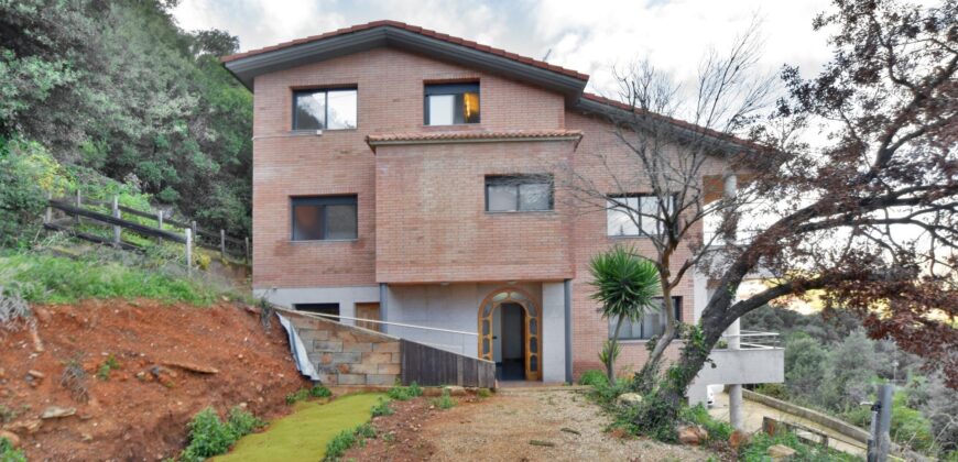 Spain four-storey home on a generous plot, prime location PR-00203