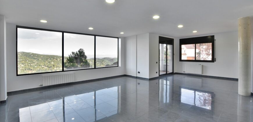 Spain four-storey home on a generous plot, prime location PR-00203