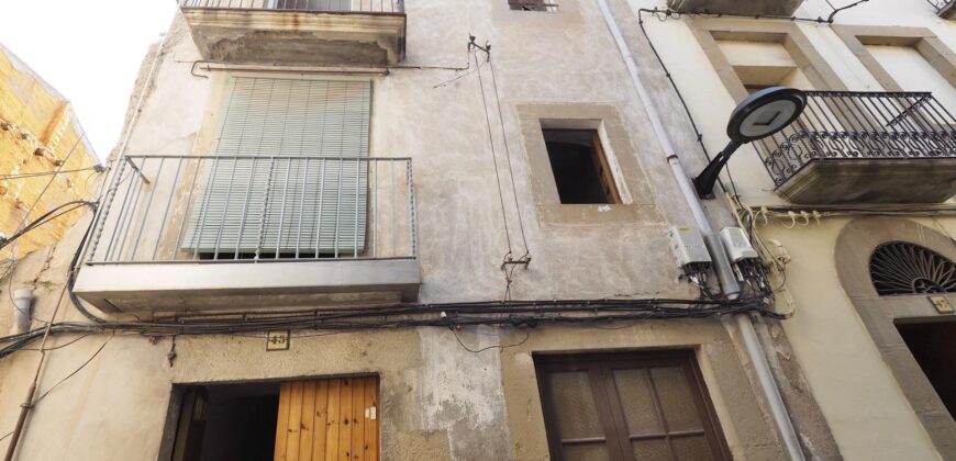 Spain Barcelona building 4 floors need renovation, Perfect for Investors! PR-00261