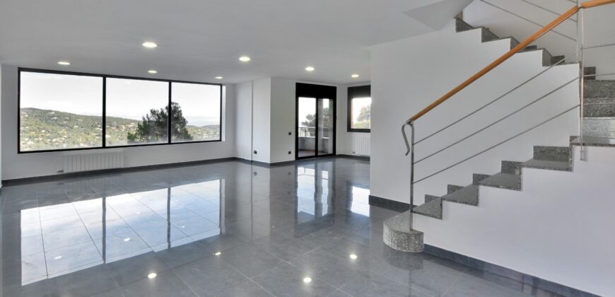 Spain four-storey home on a generous plot, prime location PR-00203