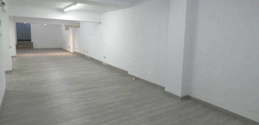 Opportunity! Great premises in Barcelona with 2 offices PR-00167