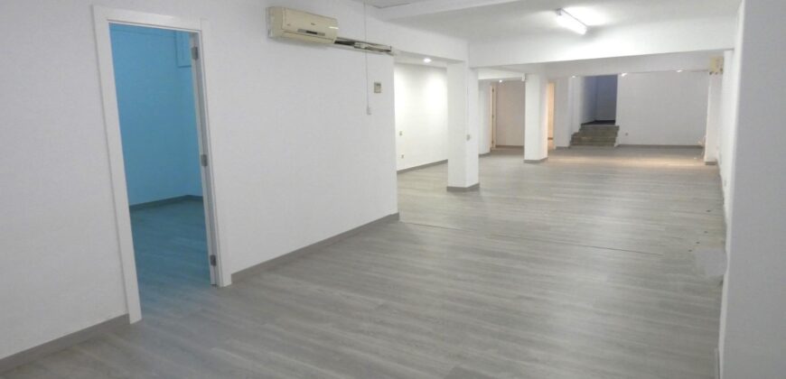 Opportunity! Great premises in Barcelona with 2 offices PR-00167