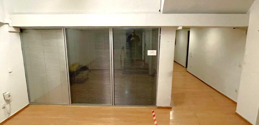 Opportunity! Great premises in Barcelona with 2 offices PR-00167