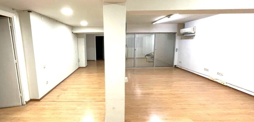 Opportunity! Great premises in Barcelona with 2 offices PR-00167