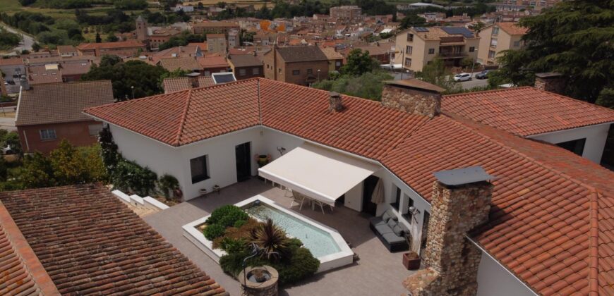 Spain two-storey villa on a 2,000 sqm plot with pool & terrace 3451-02506