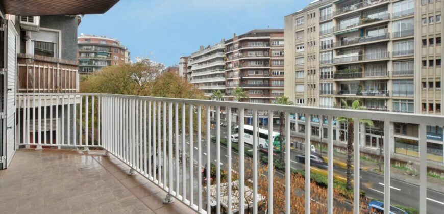 Spain newly renovated apartment with large terrace, unbeatable location 3451-02405