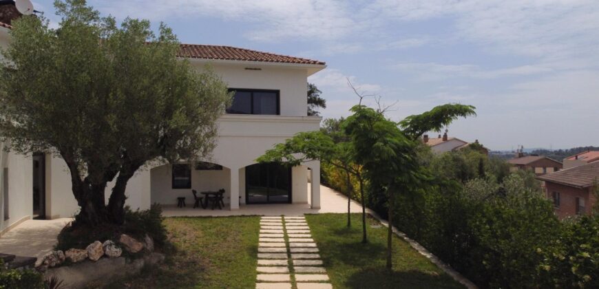 Spain two-storey villa on a 2,000 sqm plot with pool & terrace 3451-02506