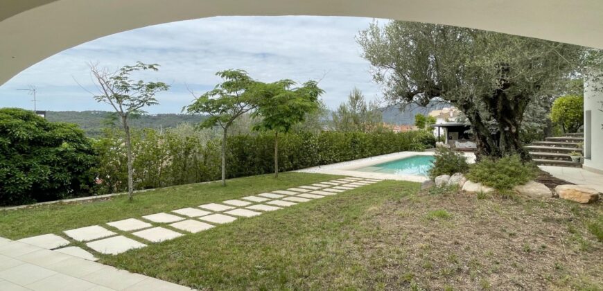 Spain two-storey villa on a 2,000 sqm plot with pool & terrace 3451-02506