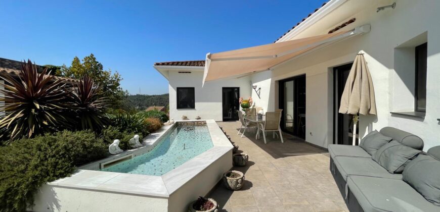 Spain two-storey villa on a 2,000 sqm plot with pool & terrace 3451-02506