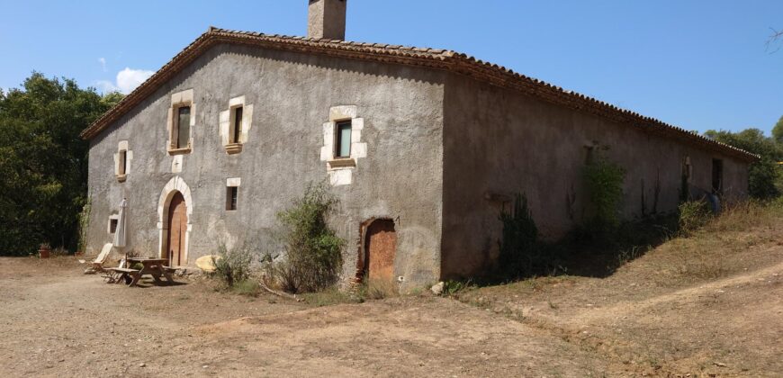 Spain farmhouse with 12 hectares of land & forests, need renovation PR-00247