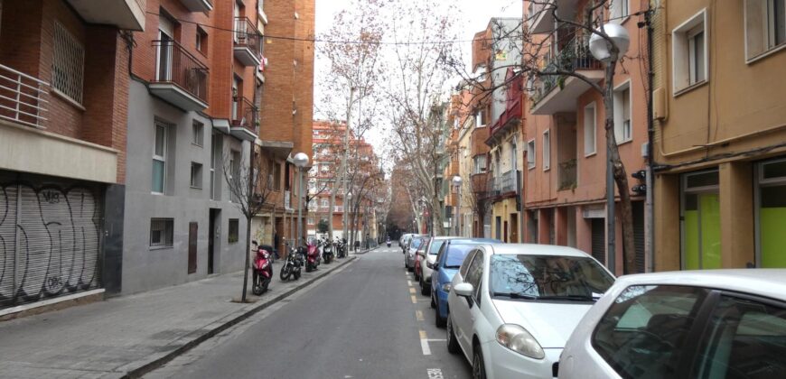 Spain shop in a very commercial area in Barcelona PR-00093