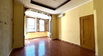 Spain spacious apartment in a quiet area, need renovation 005645