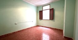 Spain spacious apartment in a quiet area, need renovation 005645