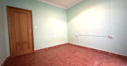 Spain spacious apartment in a quiet area, need renovation 005645