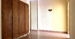 Spain spacious apartment in a quiet area, need renovation 005645