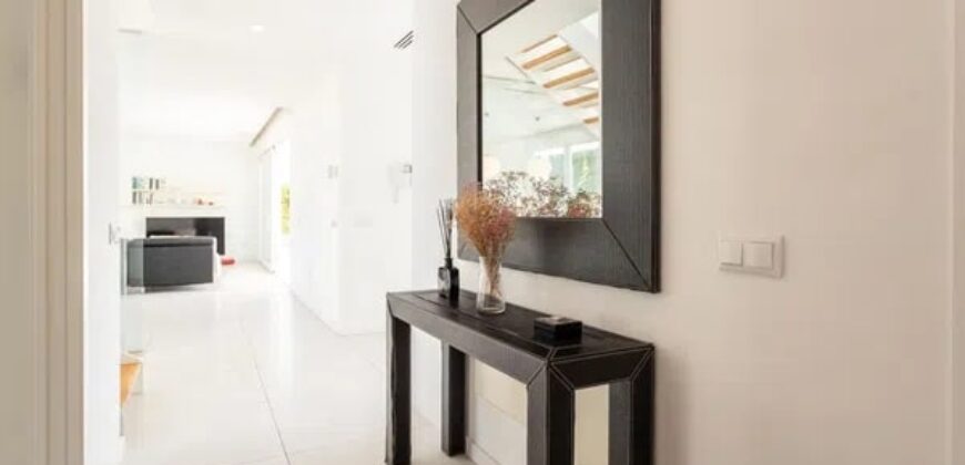 Spain villa in one of the most exclusive residential areas in Valencia 005705