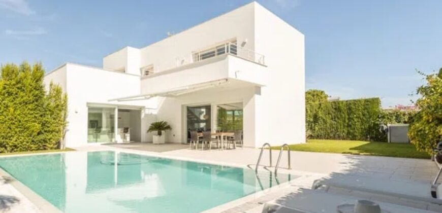 Spain villa in one of the most exclusive residential areas in Valencia 005705