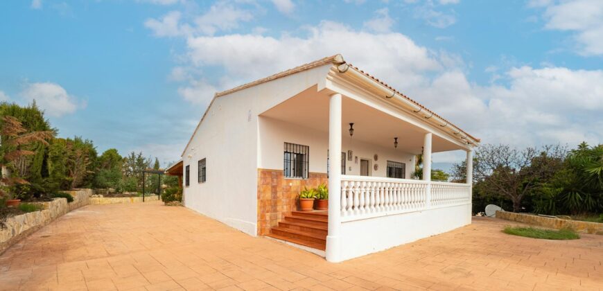 Spain Valencia villa with pool, garden and terrace 005785