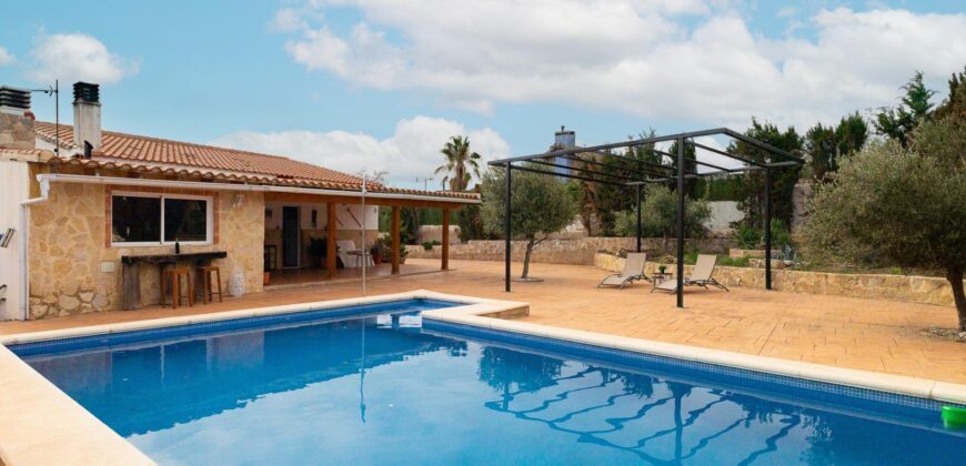 Spain Valencia villa with pool, garden and terrace 005785