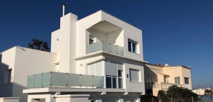 Spain renovated villa three floors in a privileged location with sea views 003885