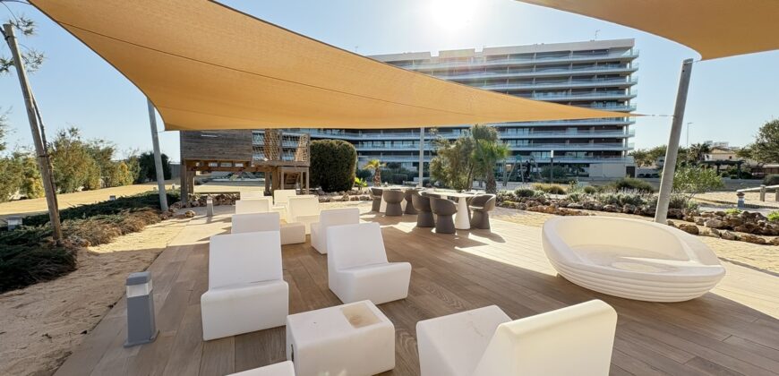 Spain Get your residency! Stunning beachfront apartment SVM737596