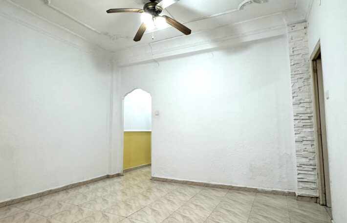 Spain Valencia Get your residency! apartment prime location 006425