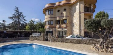 Spain Get your residency! Individual villa in a quiet area PR-00308